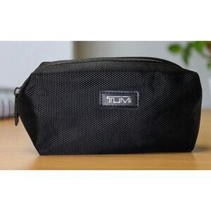 Tumi travel case accessory pouch toiletry/cosmetic bag black